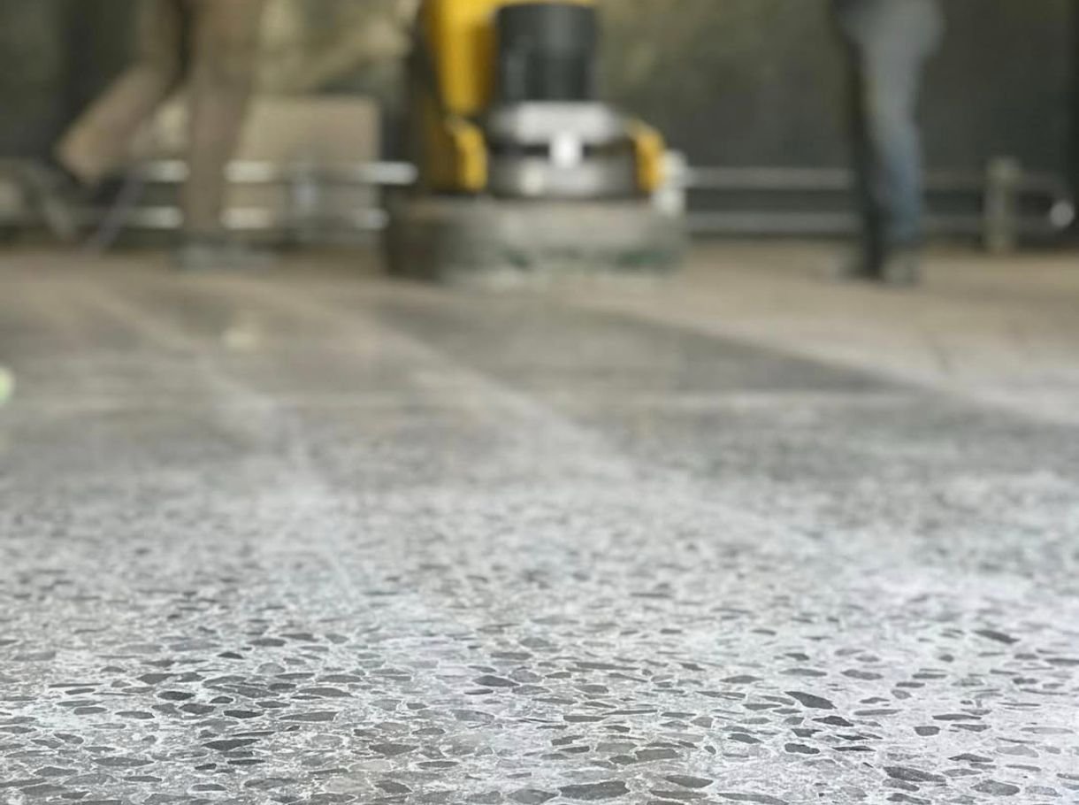 Detalle de piso de terrazo pulido